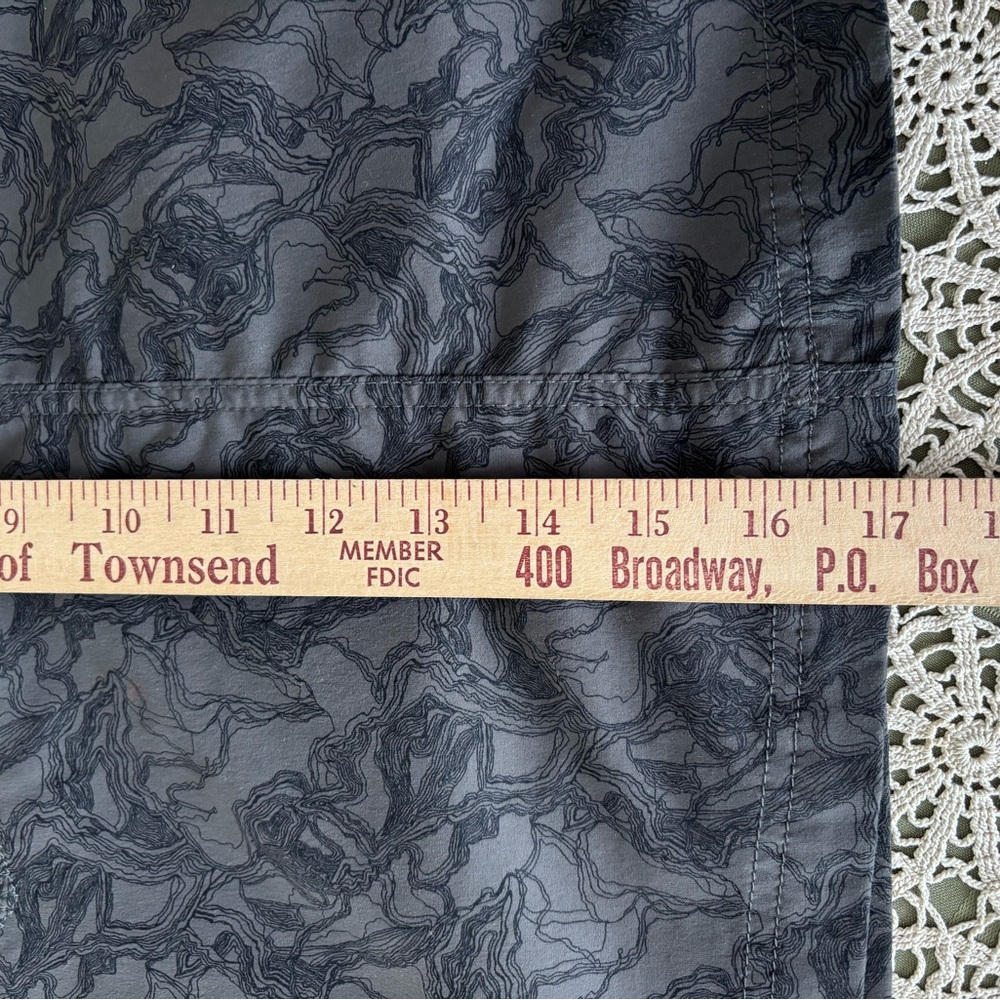 Eddie Bauer skort size 8 black gray pattern. Preloved. Good condition. - Picture 10 of 11